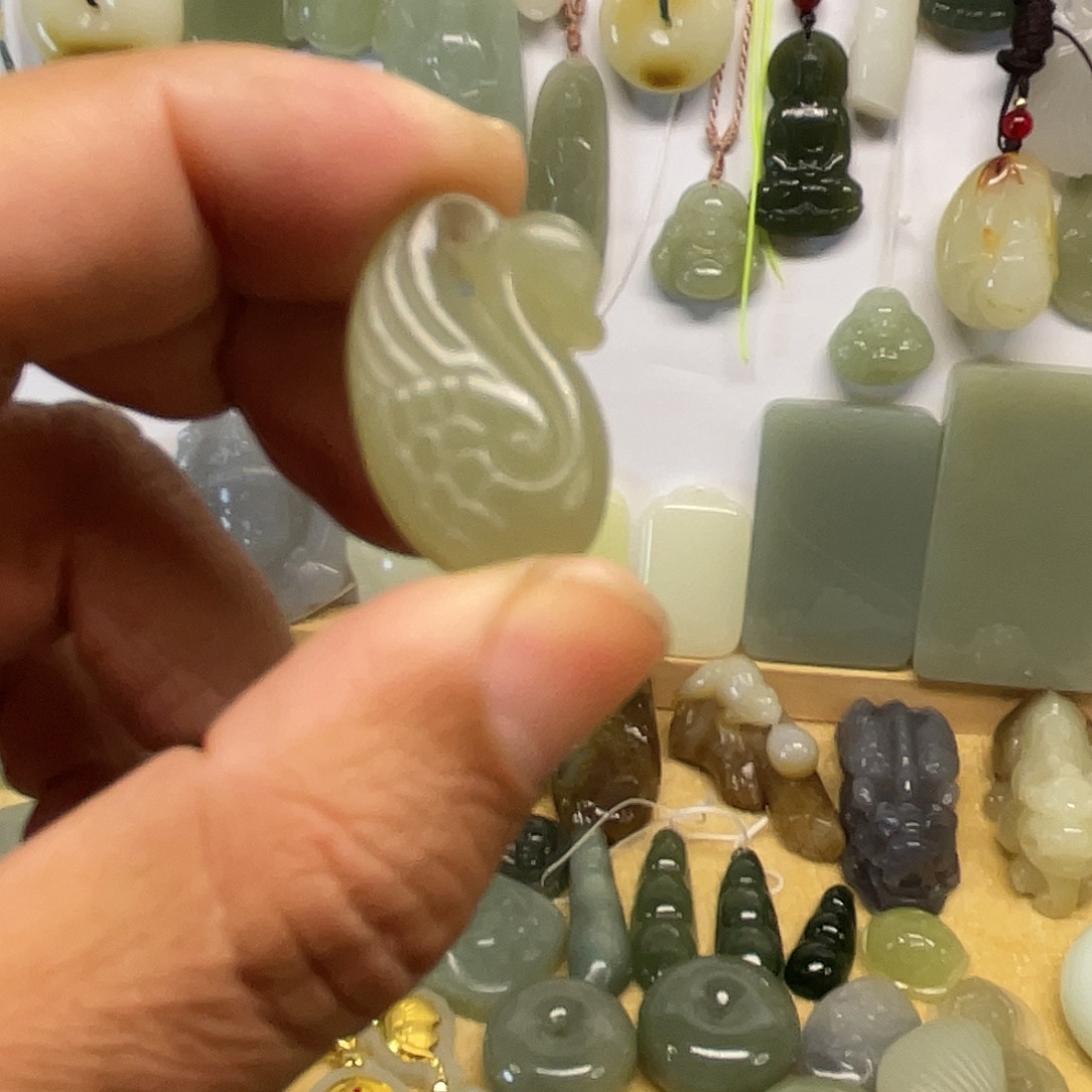 和田玉未镶嵌颈饰