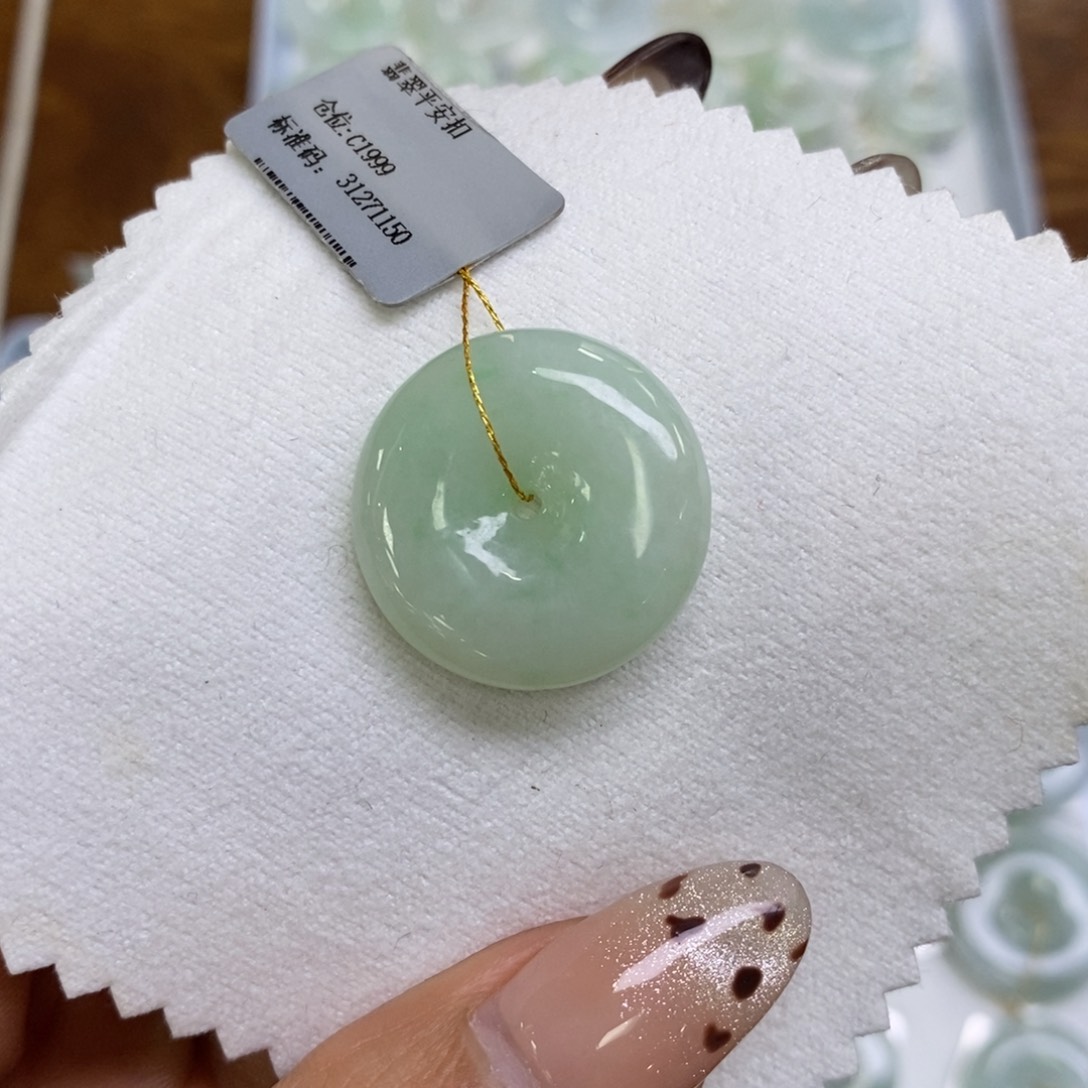 颈饰未镶嵌翡翠平安扣