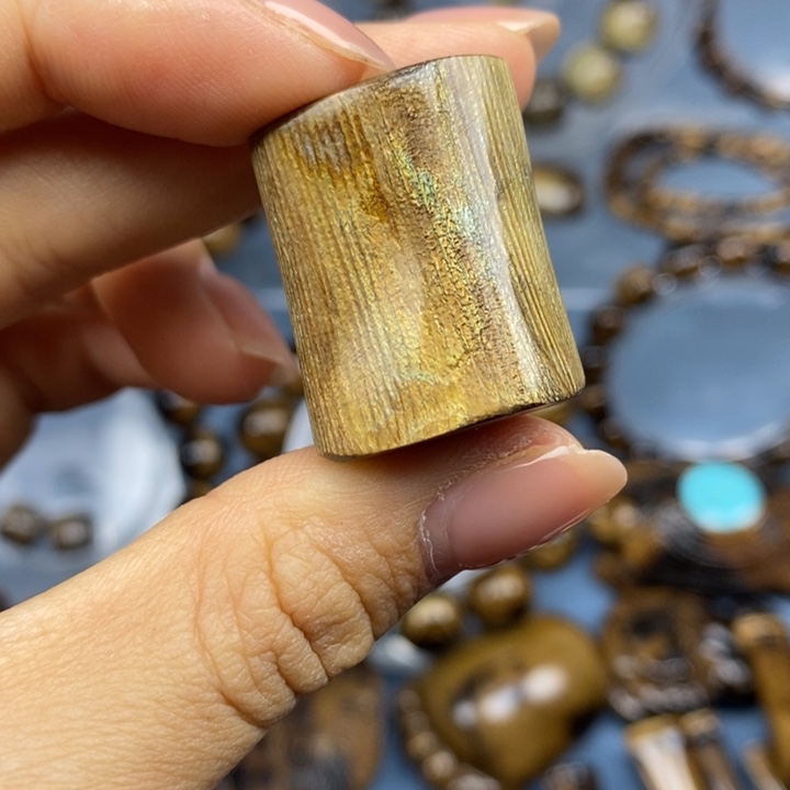 香榧木嗨金珊瑚精品