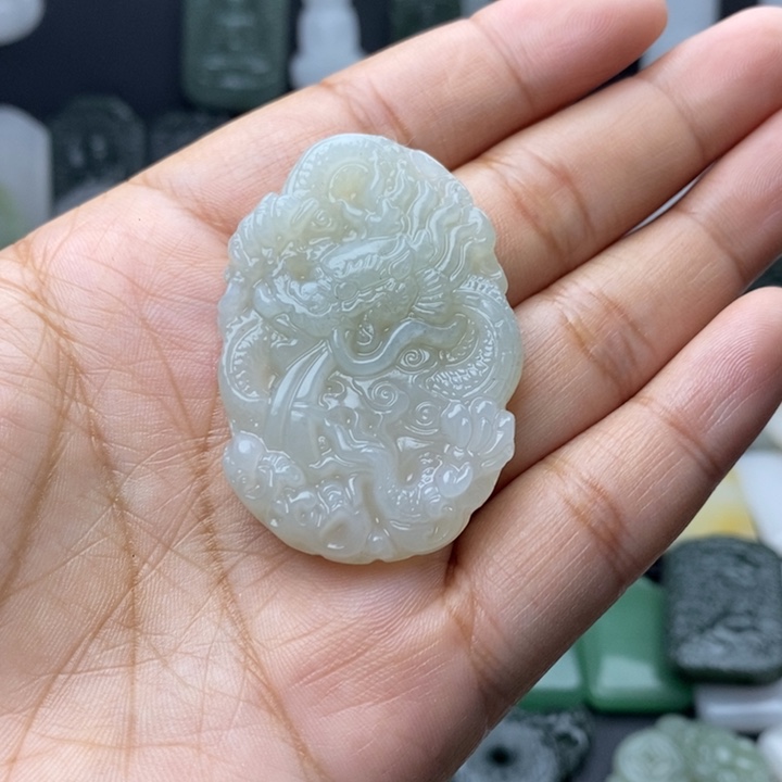 快***乐和田玉未镶嵌颈饰