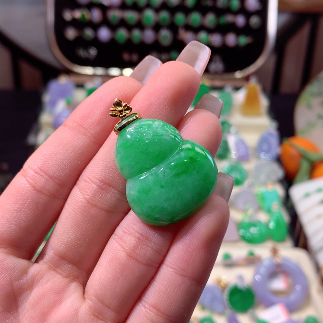 翡翠颈饰18K金镶嵌翡翠