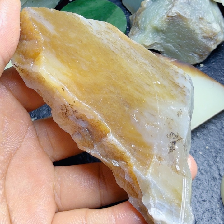 和田玉（糖玉）未镶嵌珠宝奇石