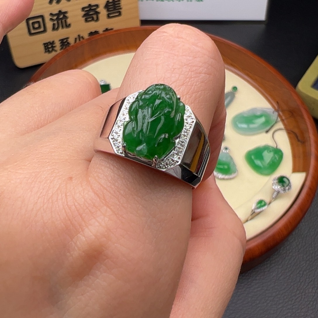翡翠戒指18K金镶嵌翡翠戒指18K