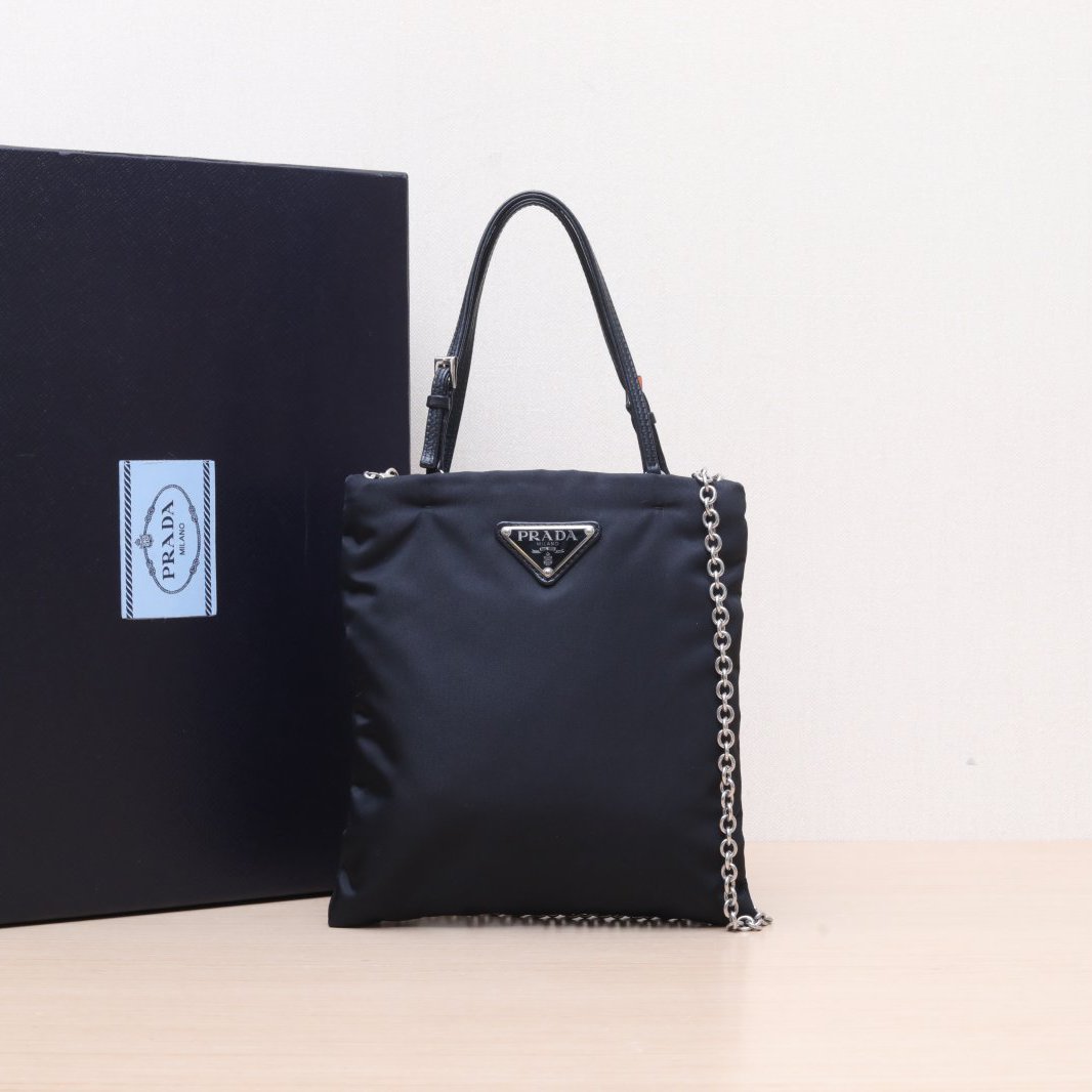 99新 Prada/普拉达 小花黑黑 黑色 尼龙 新款 三角标托特 斜跨包