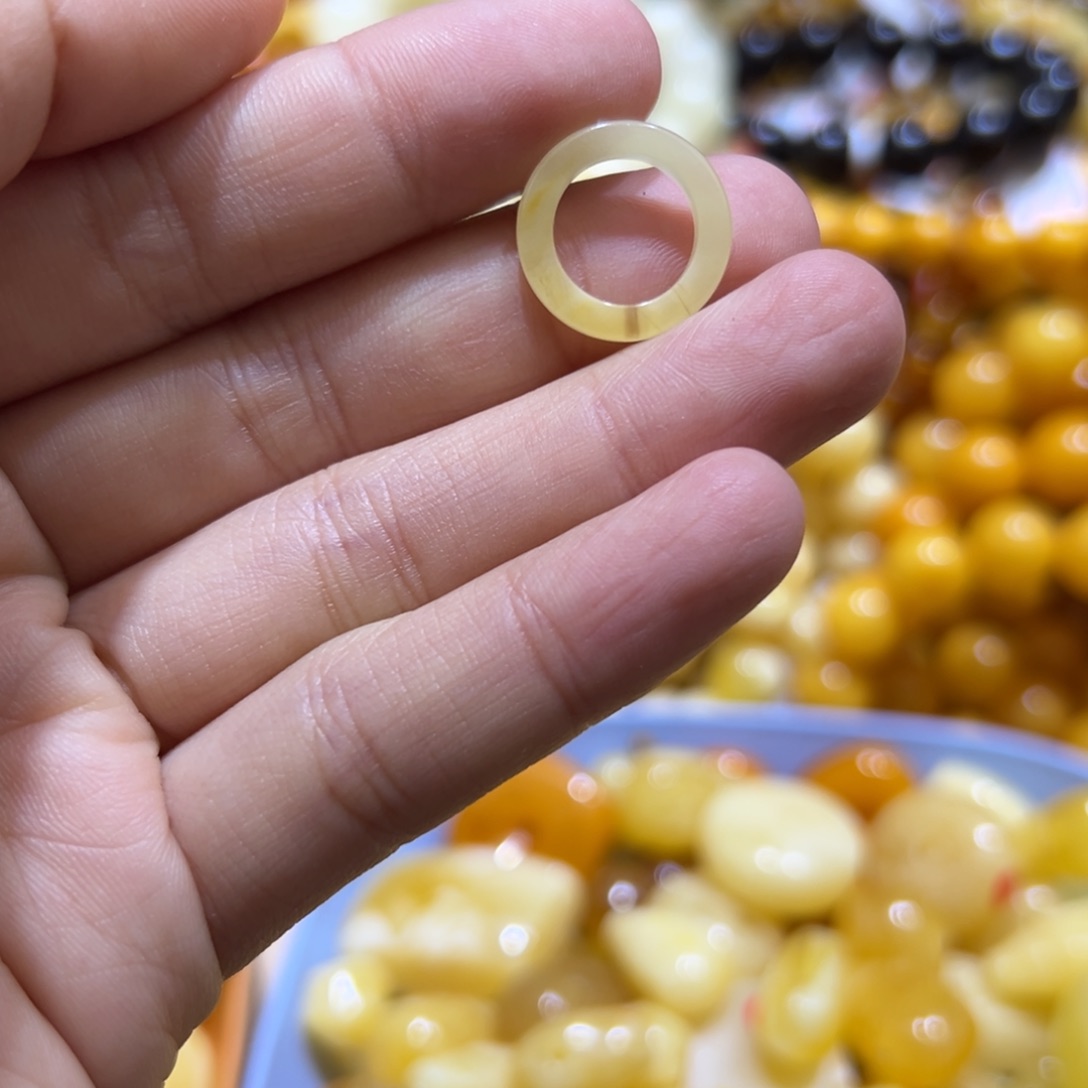 琥珀珠宝奇石未镶嵌