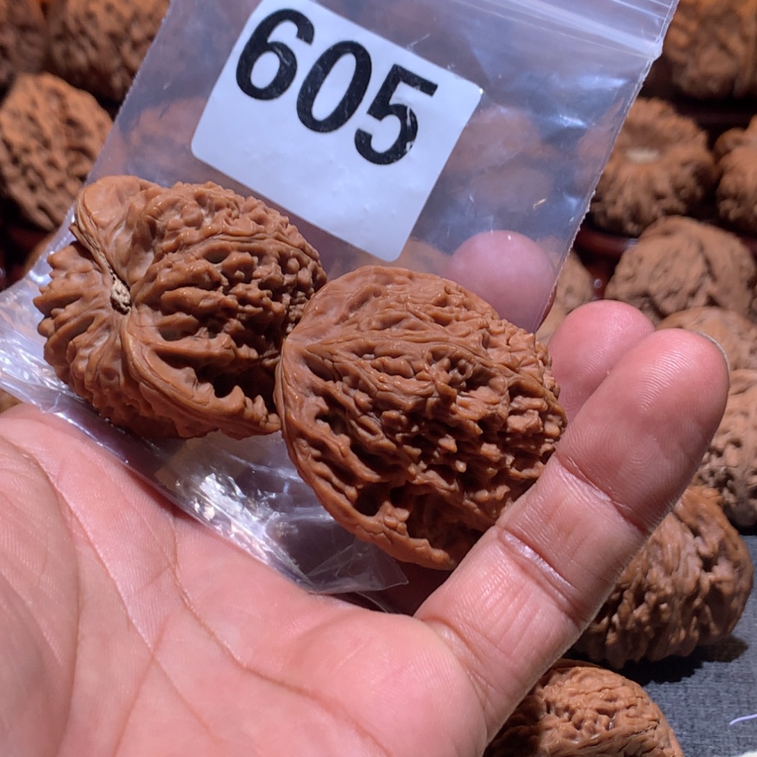 正***德把件桃核南疆石605号