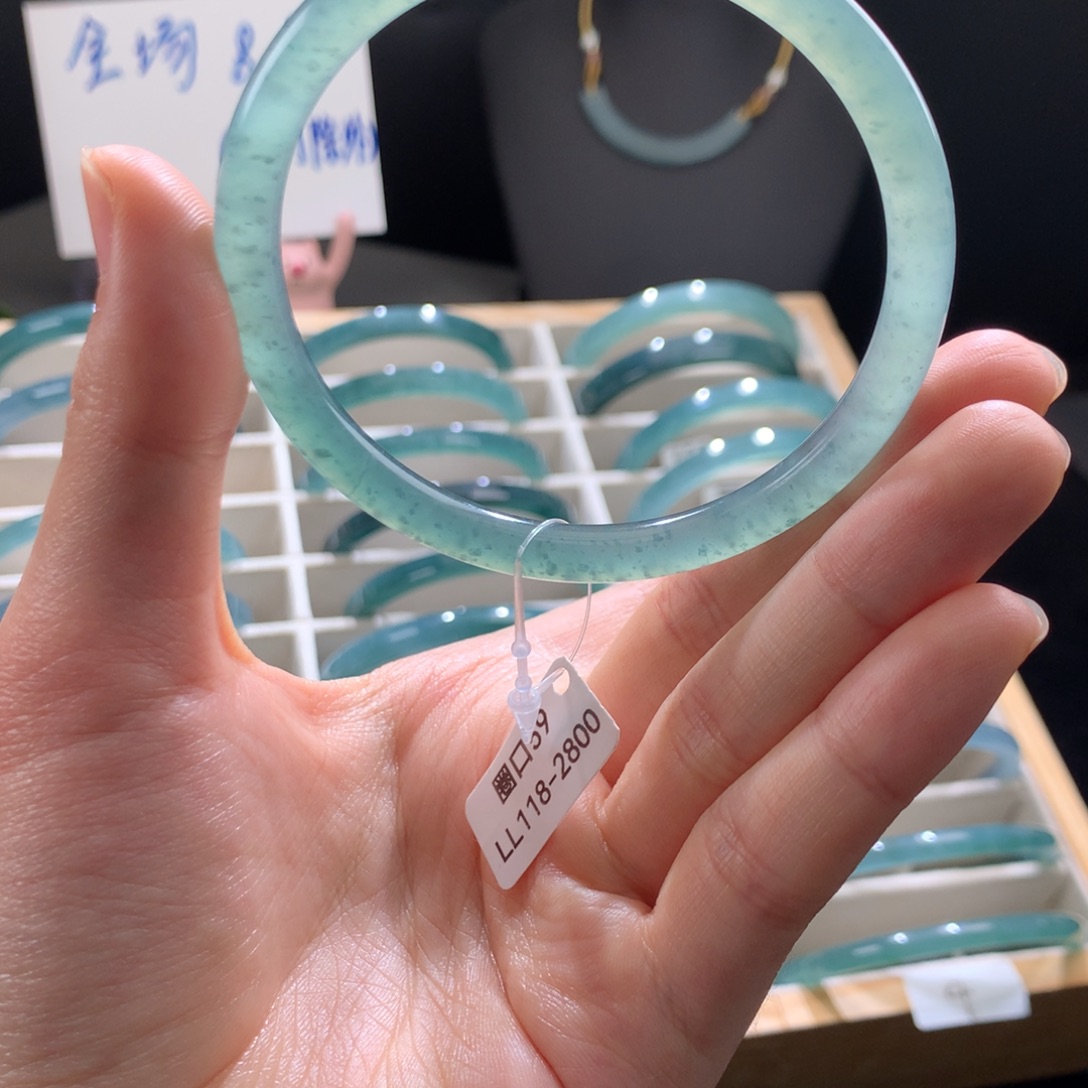 翡翠未镶嵌手镯天然翡翠手镯