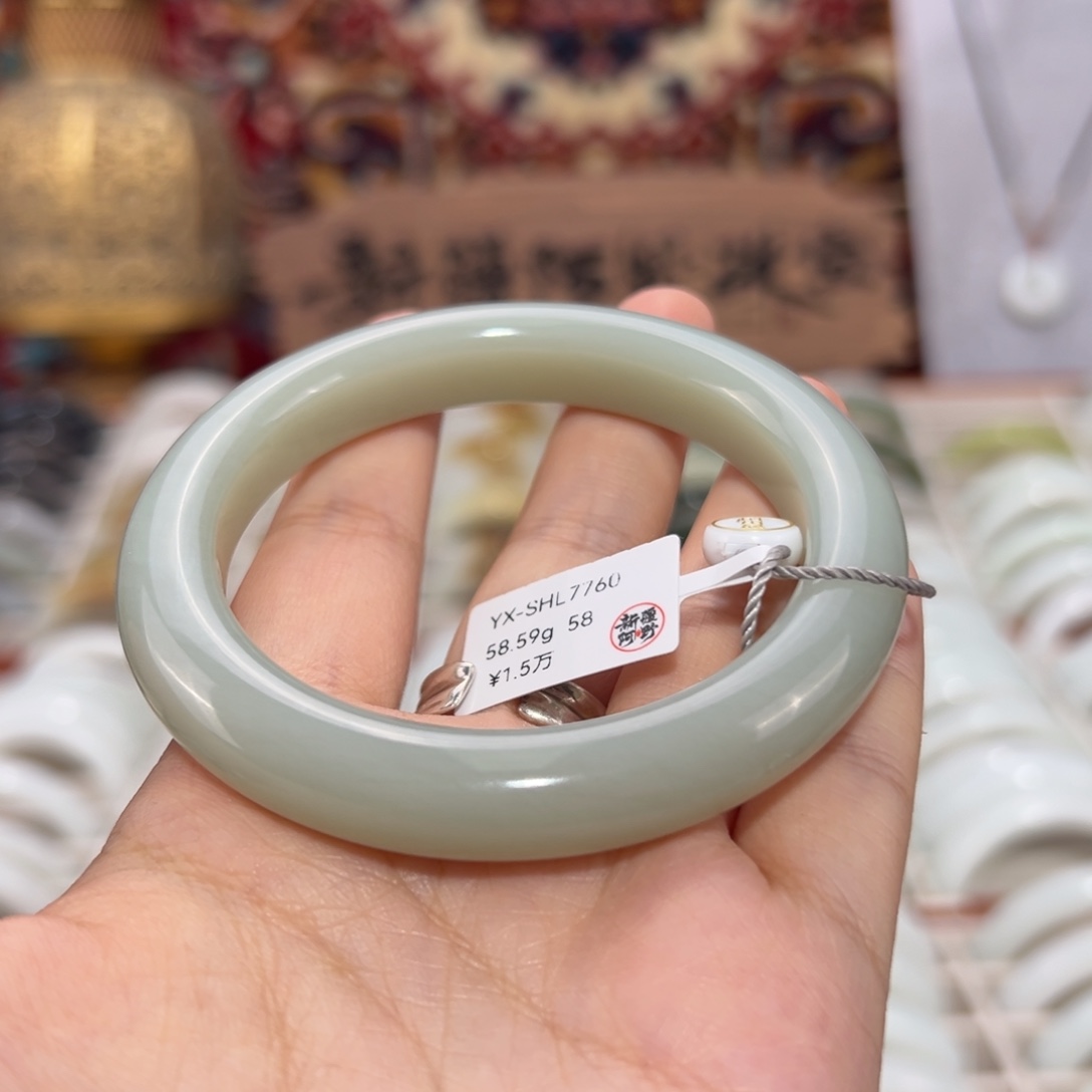 和田玉未镶嵌手镯