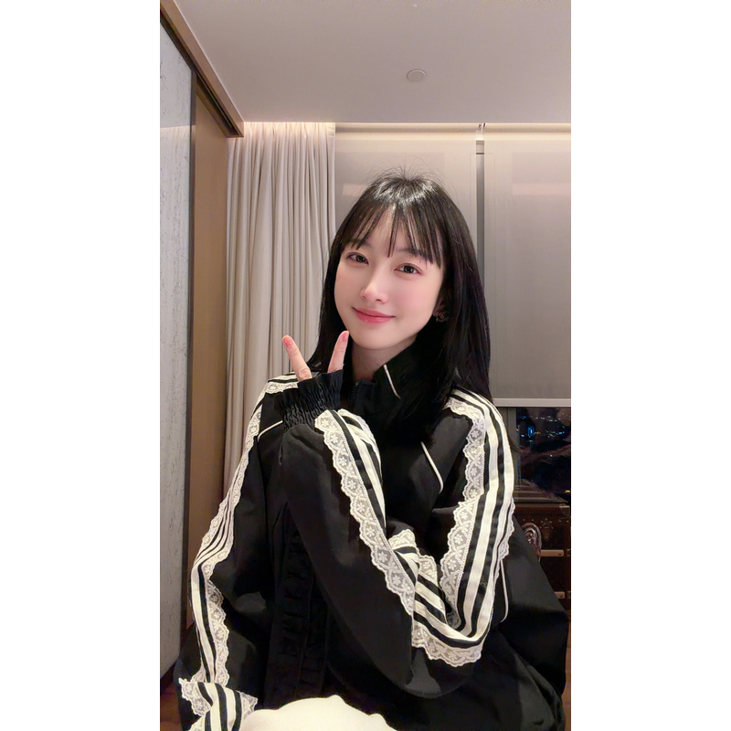 【张静芝】新品~撞色蕾丝木耳花边拼接黑色立领显瘦秋冬女生棉服