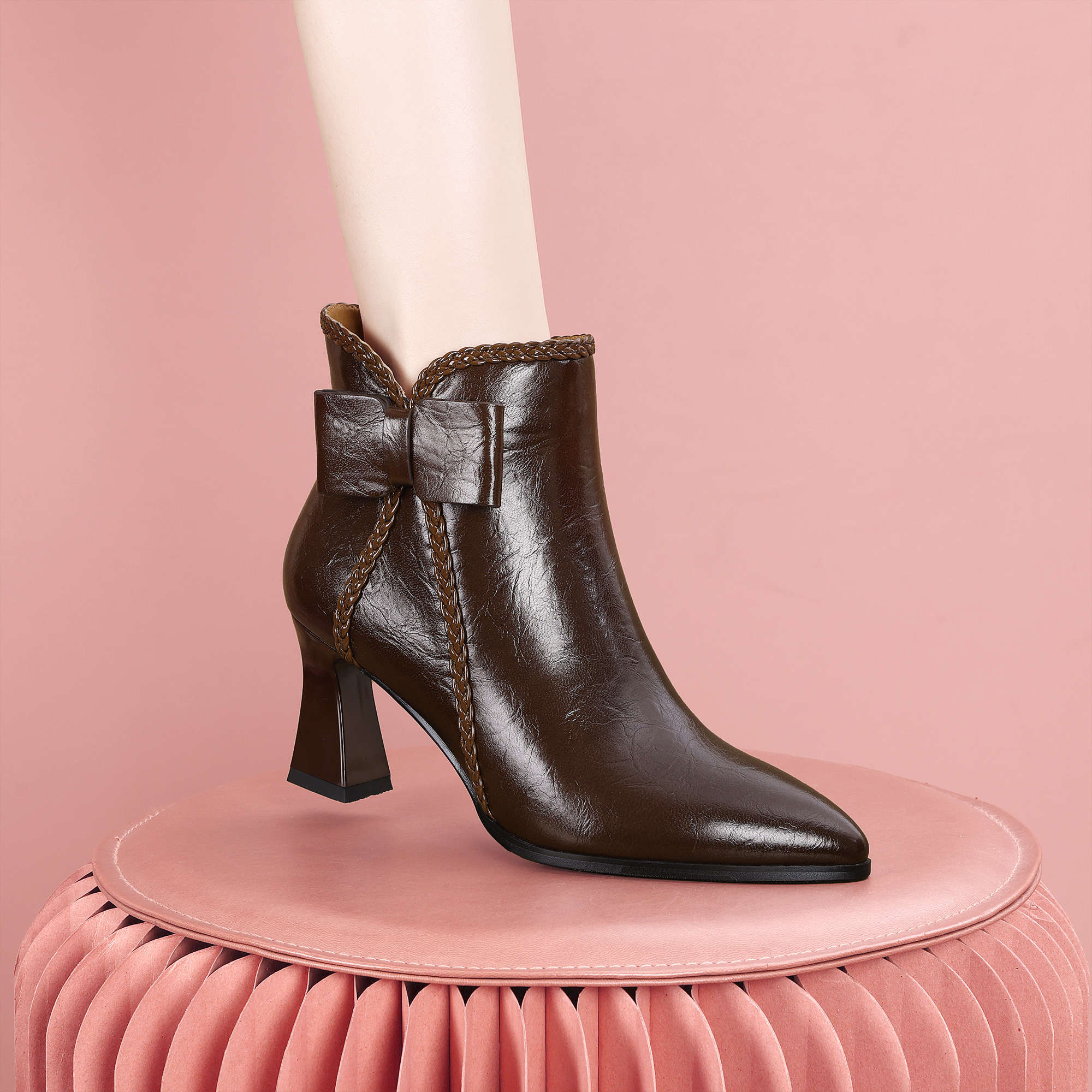 梵芮诗2025冬季网红时尚款高级感低跟尖头女靴-1615