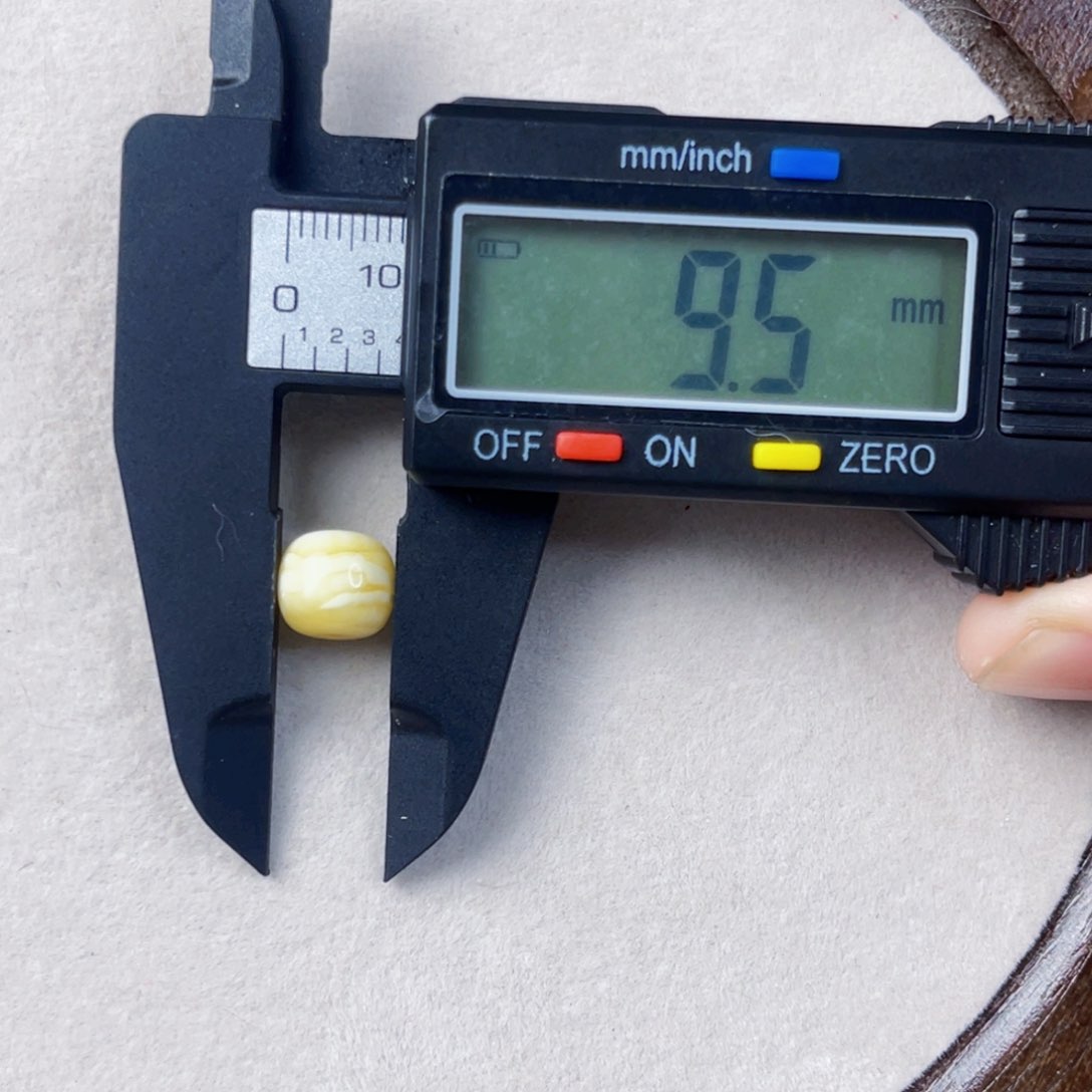 未镶嵌琥珀珠宝奇石