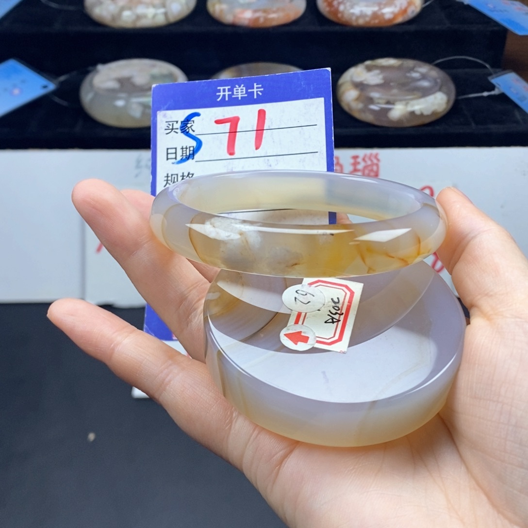 石英质玉手镯未镶嵌