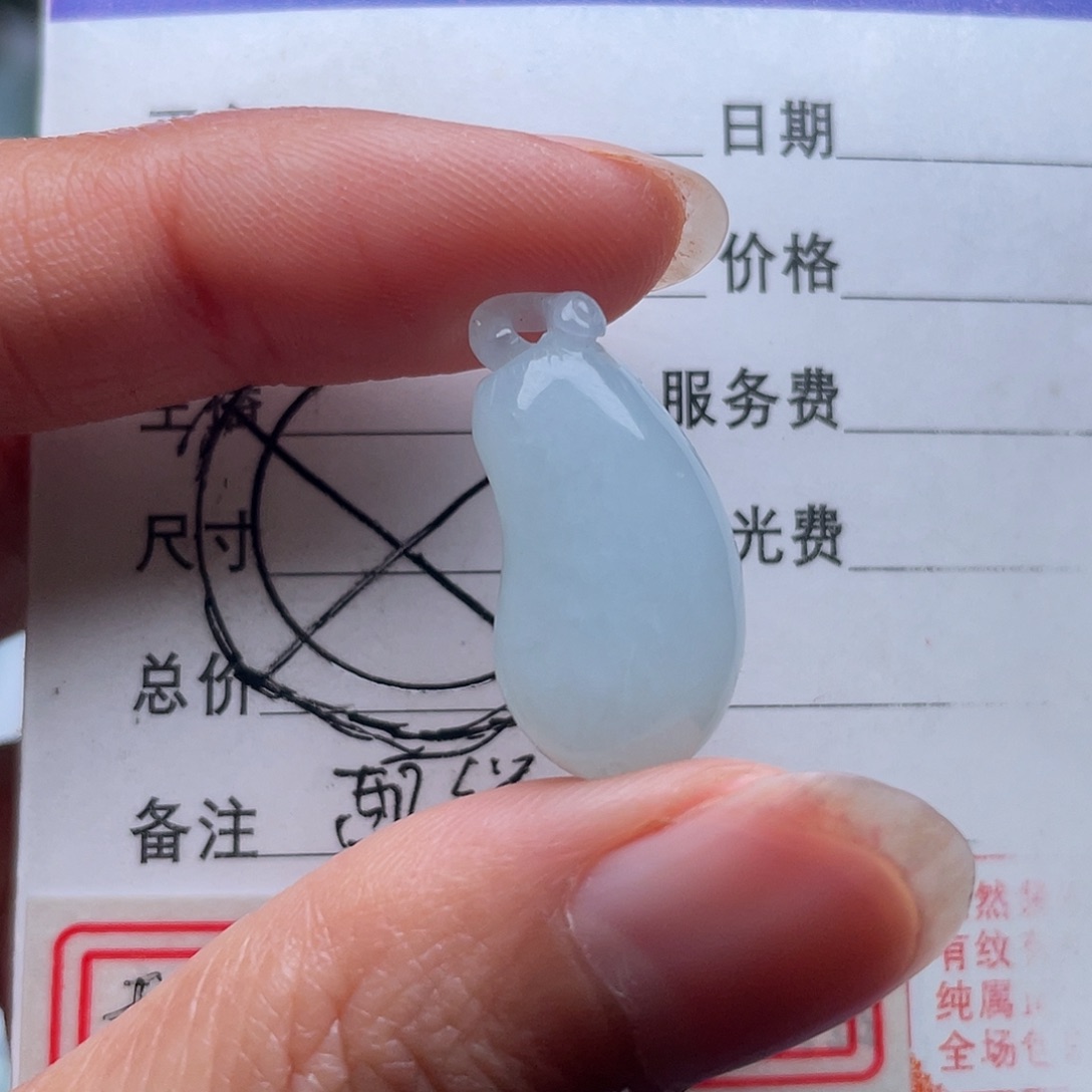 翡翠未镶嵌颈饰小福瓜