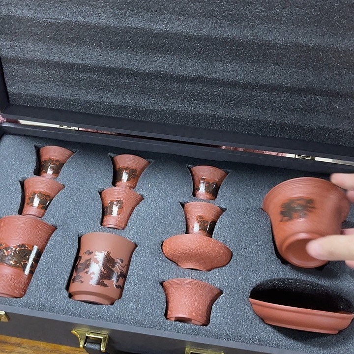 孤品茶具套装等。        