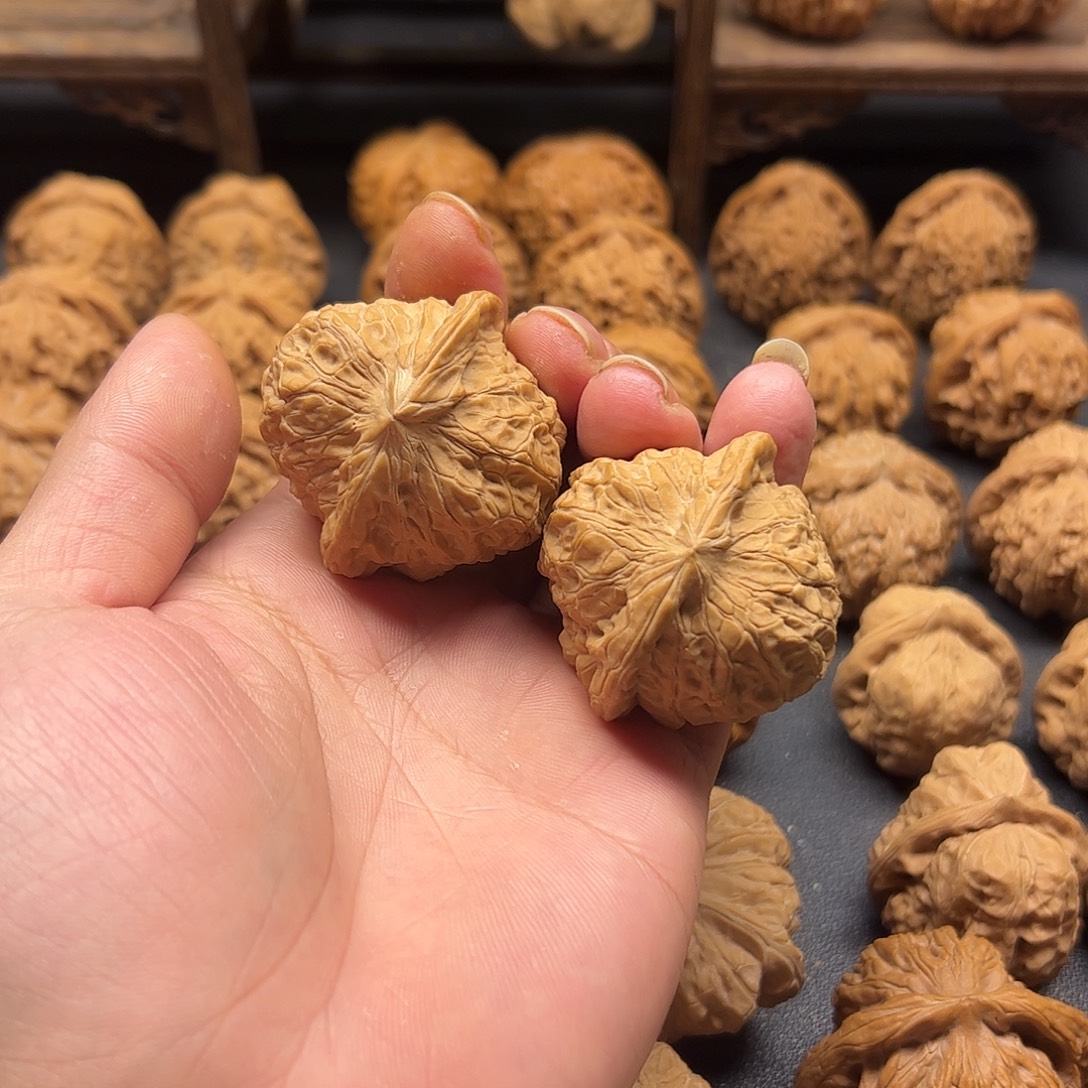 J***J吊坠桃核文玩核桃