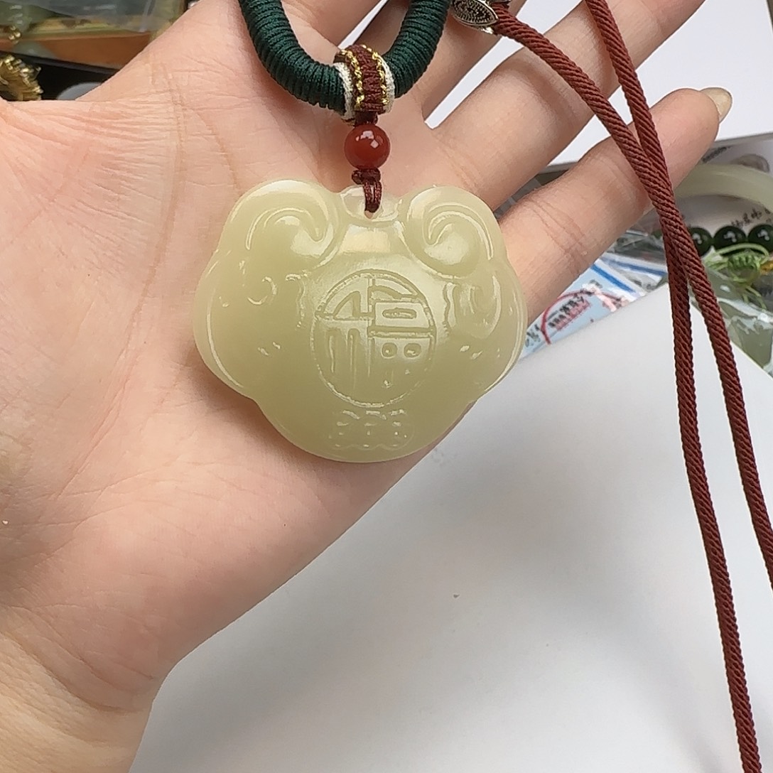 石英质玉合金颈饰