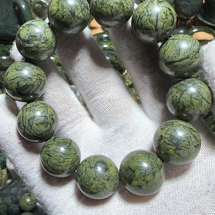 蛇纹石玉手串2.0cm未镶嵌