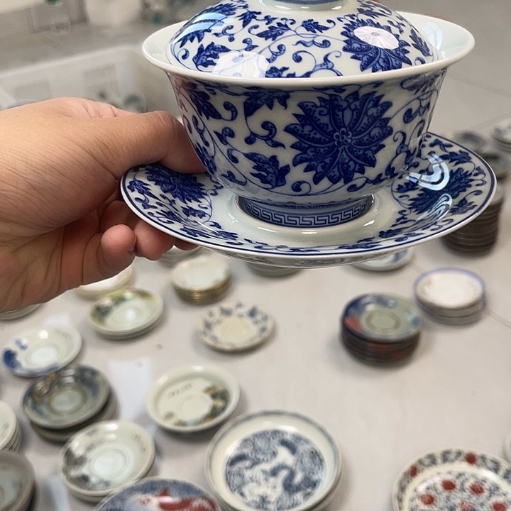 瓷片景德镇青花缠枝莲三才元宝盖碗