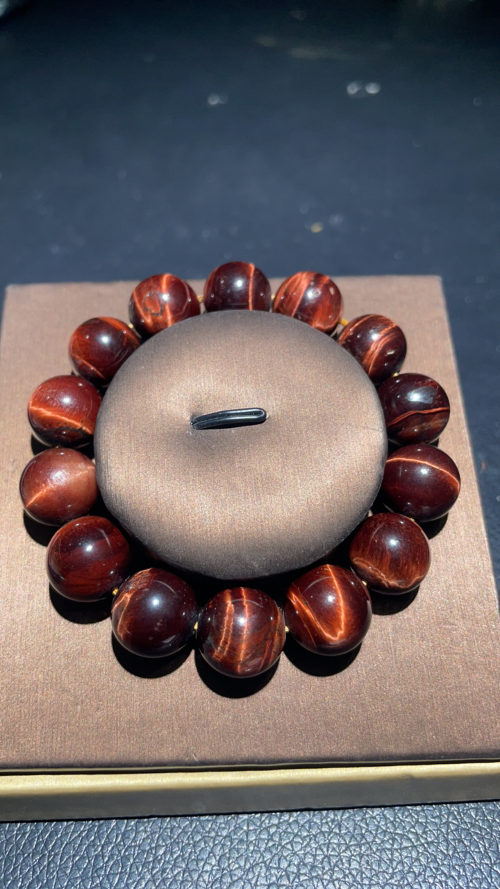 251  卡14红虎眼手链