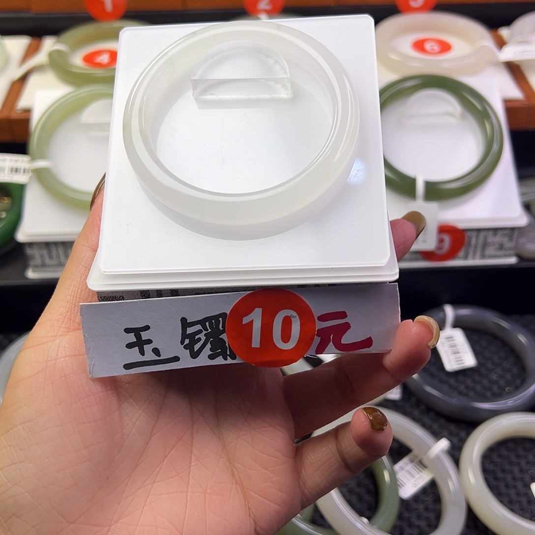 透闪石质玉未镶嵌手镯