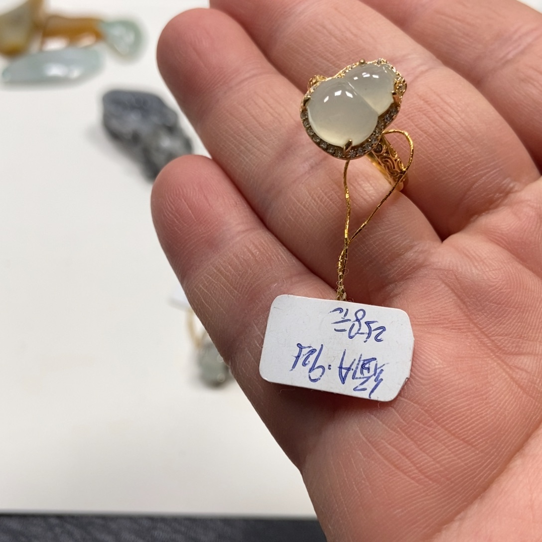 翡翠戒指未镶嵌翡翠