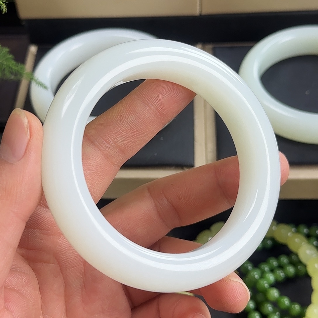 和田玉（白玉）未镶嵌手镯