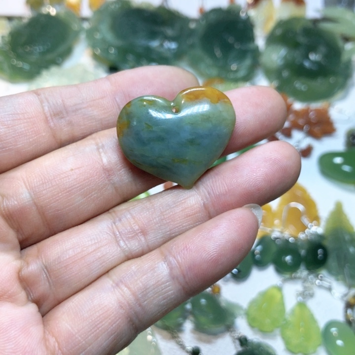 【闪购商品】蛇纹石玉挂件未镶嵌