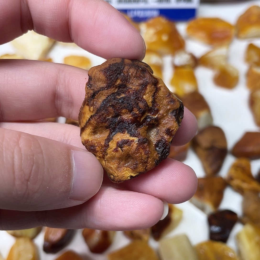 定制琥珀未镶嵌原矿琥珀