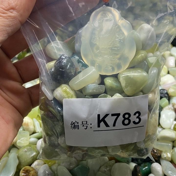 蛇纹石玉鱼缸石未镶嵌