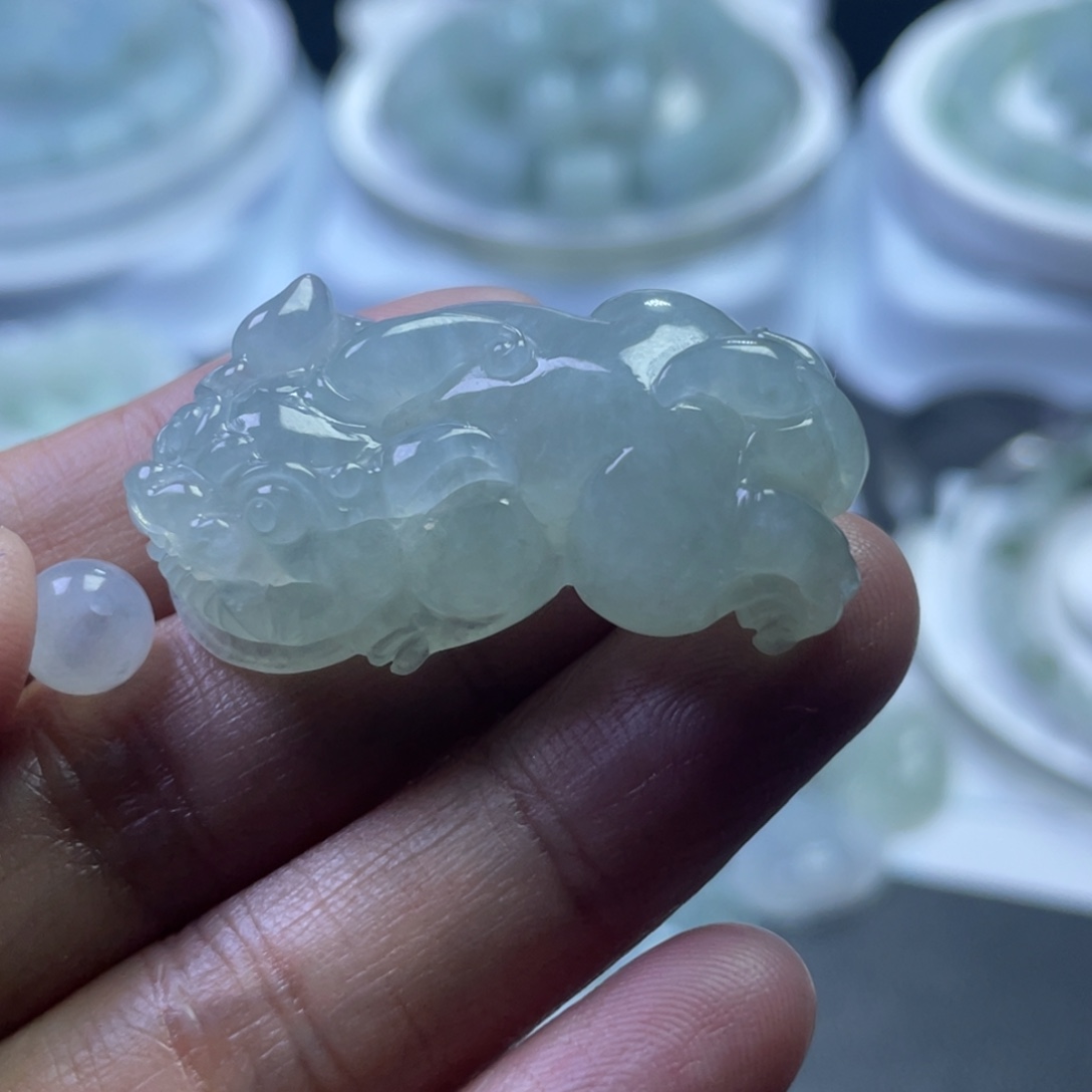华***华翡翠未镶嵌颈饰糯冰貔貅