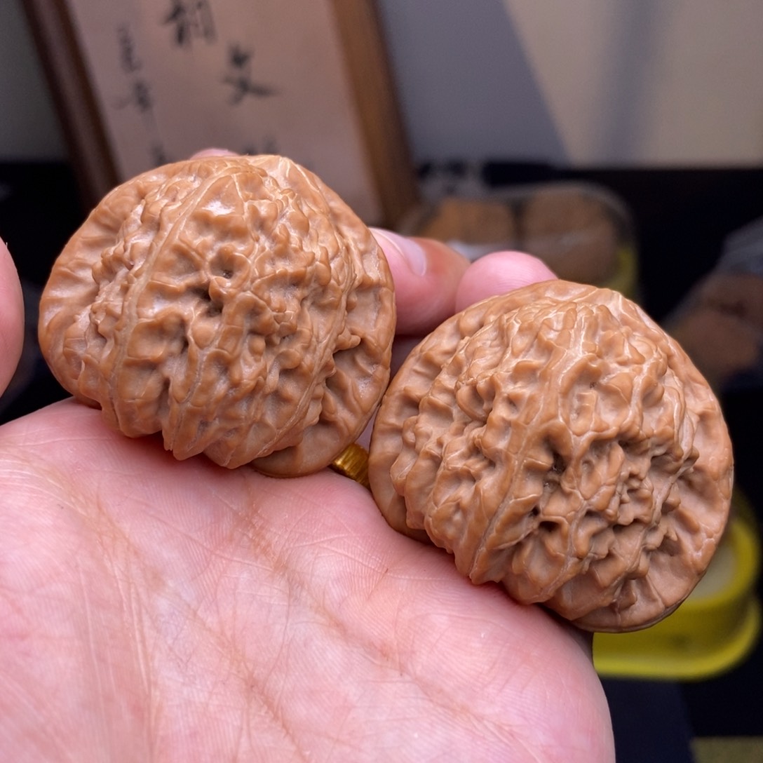 文玩核桃吊坠全品43尺三角白红皮山地精品对