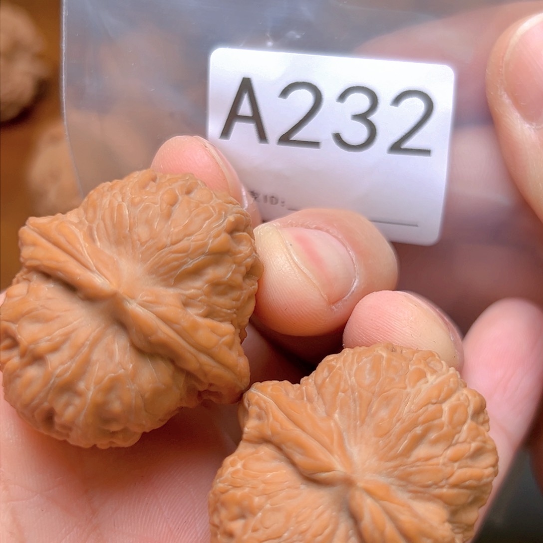 文玩核桃吊坠40免元宝