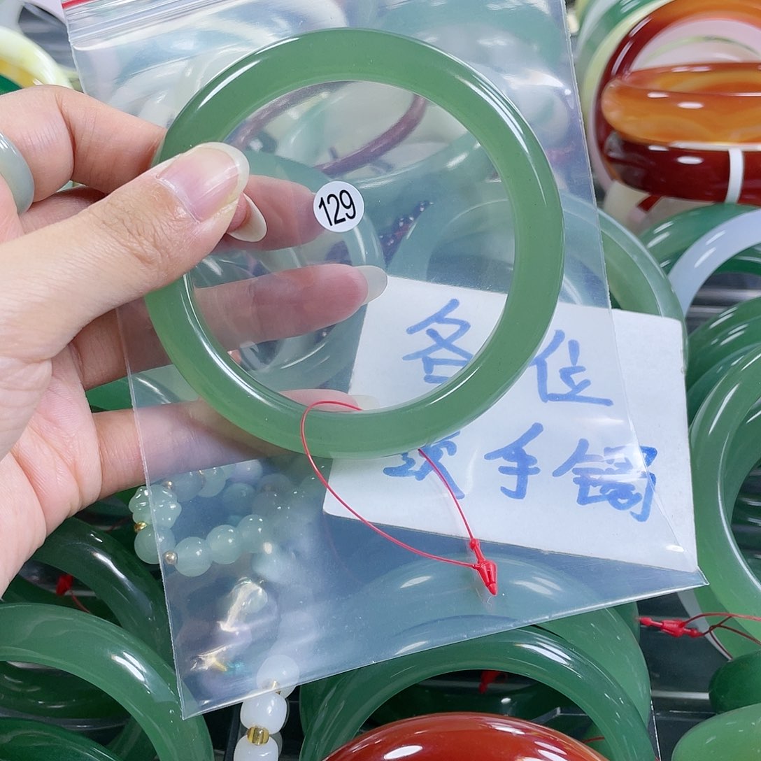 石英质玉手镯未镶嵌63