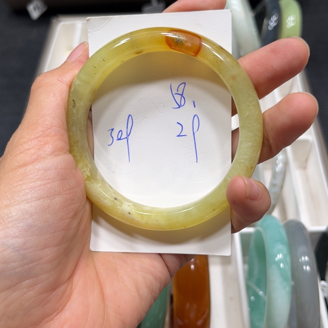 未镶嵌蛇纹石玉手镯