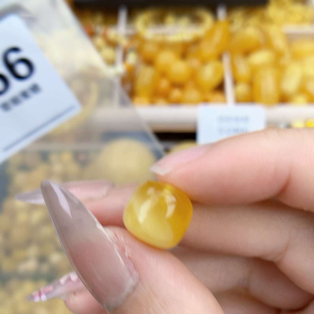 未镶嵌琥珀珠宝奇石11.5