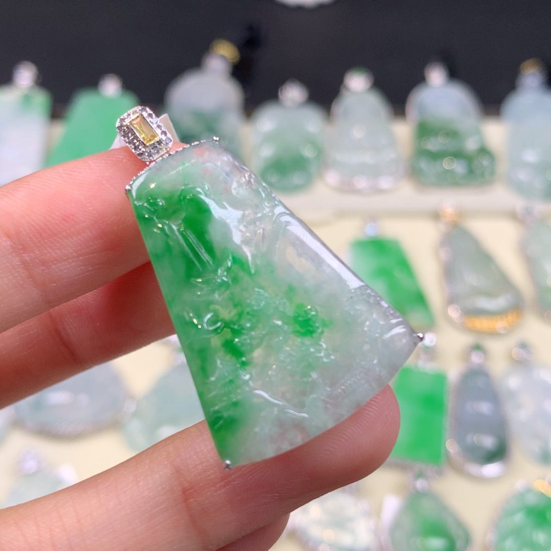 翡翠颈饰18K金镶嵌哎**闹