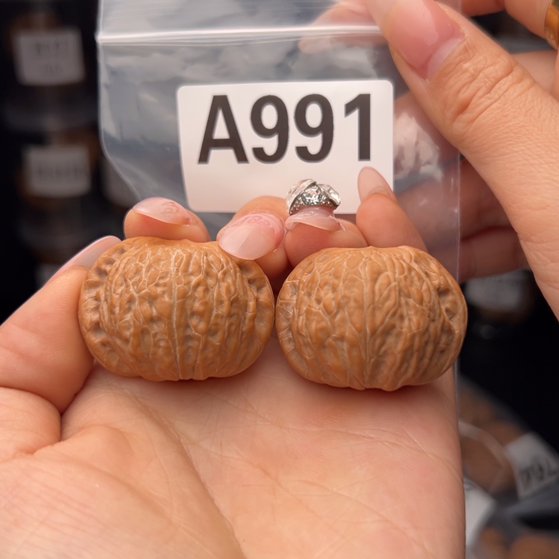 文玩核桃吊坠铁锤38