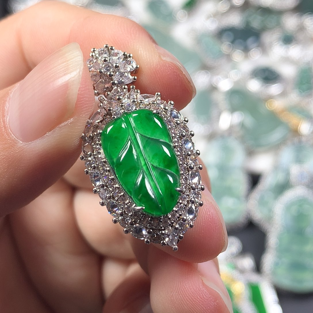 翡翠未镶嵌颈饰叶子