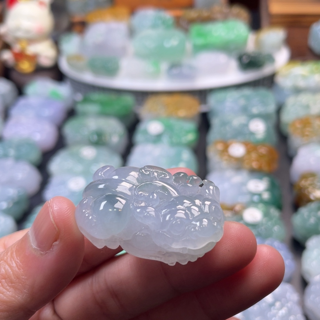 翡翠未镶嵌颈饰貔貅