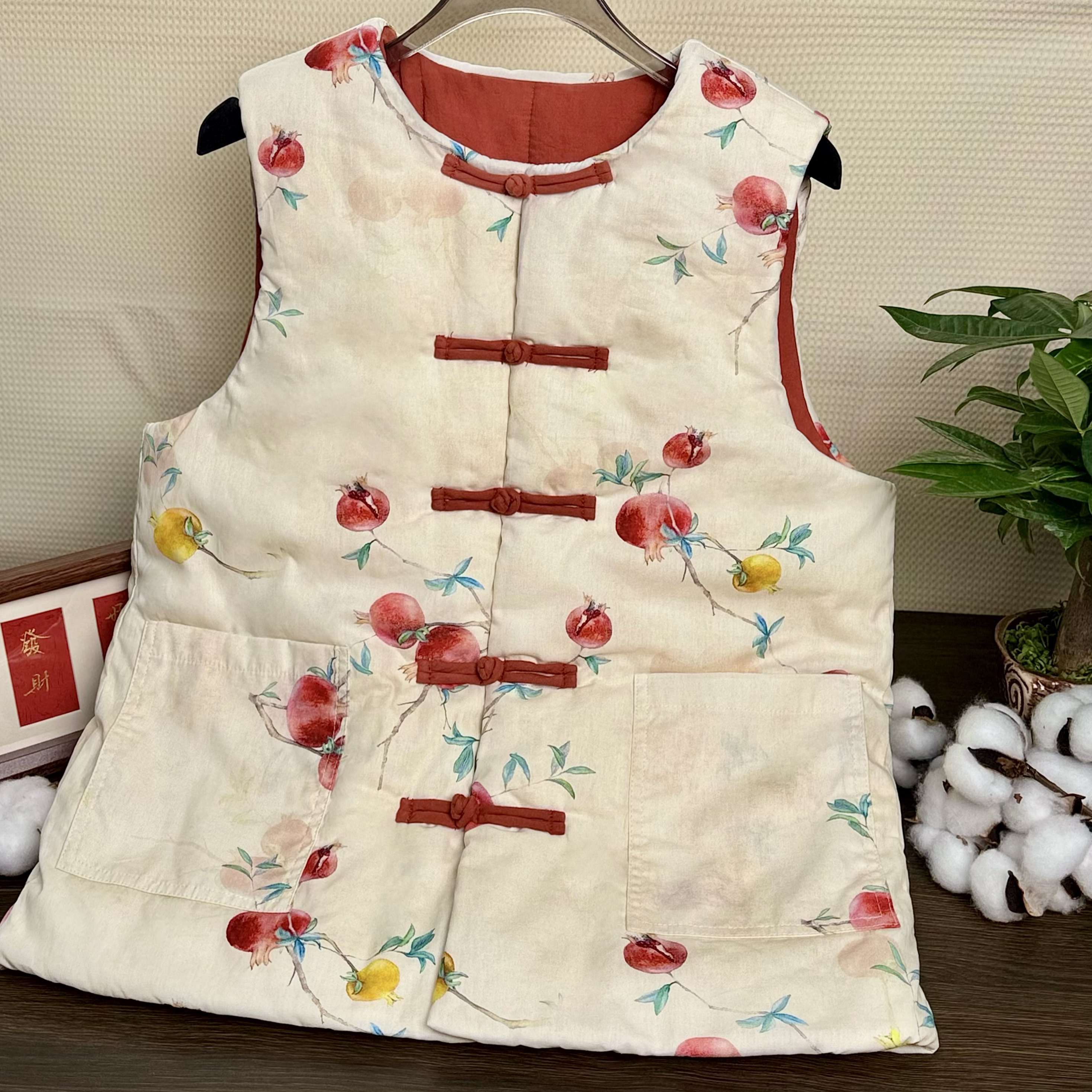 2025新款新疆棉花冬季保暖加厚盘扣棉马甲新中式国风女装冬装上衣