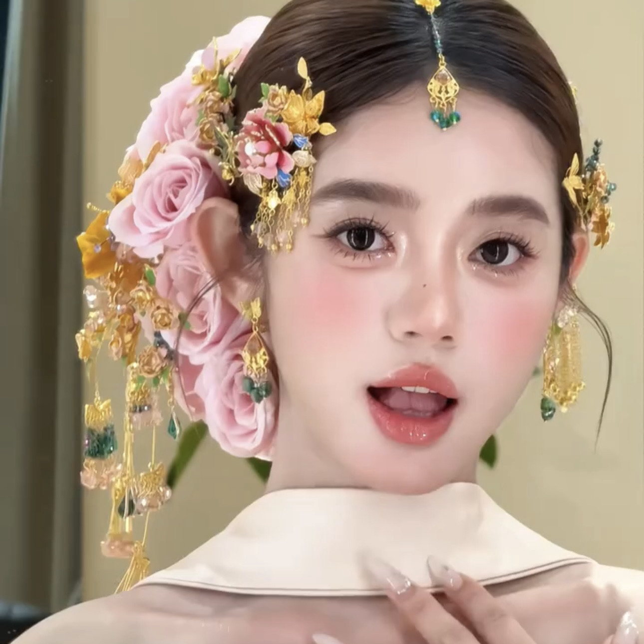 3040新款新中式玫瑰花减龄新娘晨袍头饰