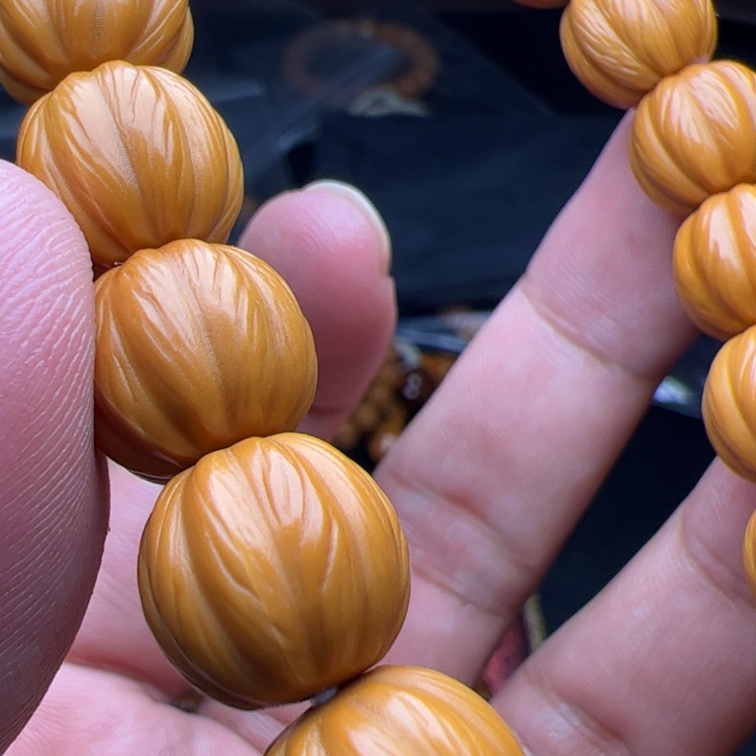 猴头核桃吊坠辛苦