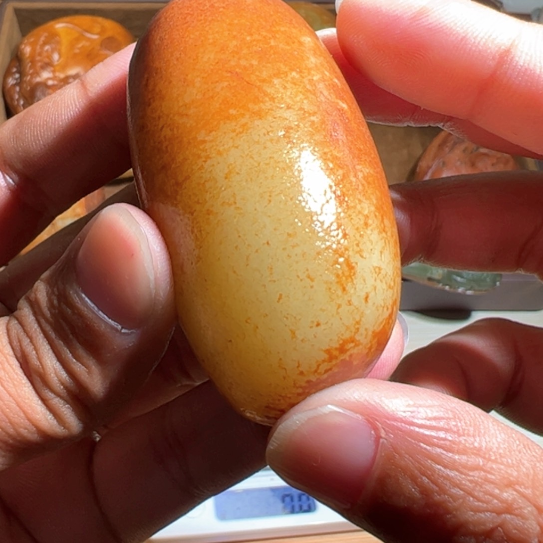 和田玉颈饰未镶嵌阳*?