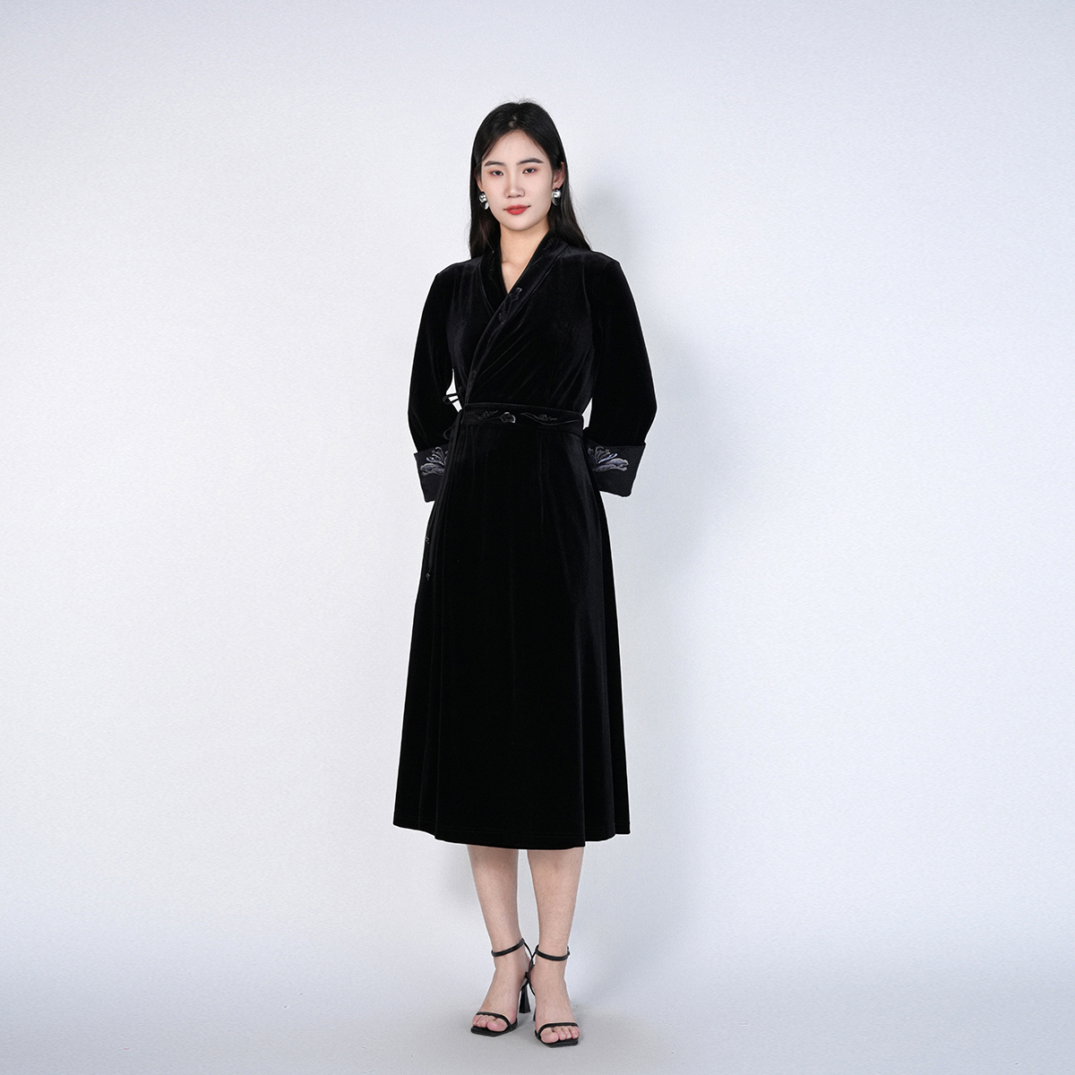 中国风丝绒高贵气质刺绣复古斜襟长款镜花瑶丝绒连衣裙HASS010020