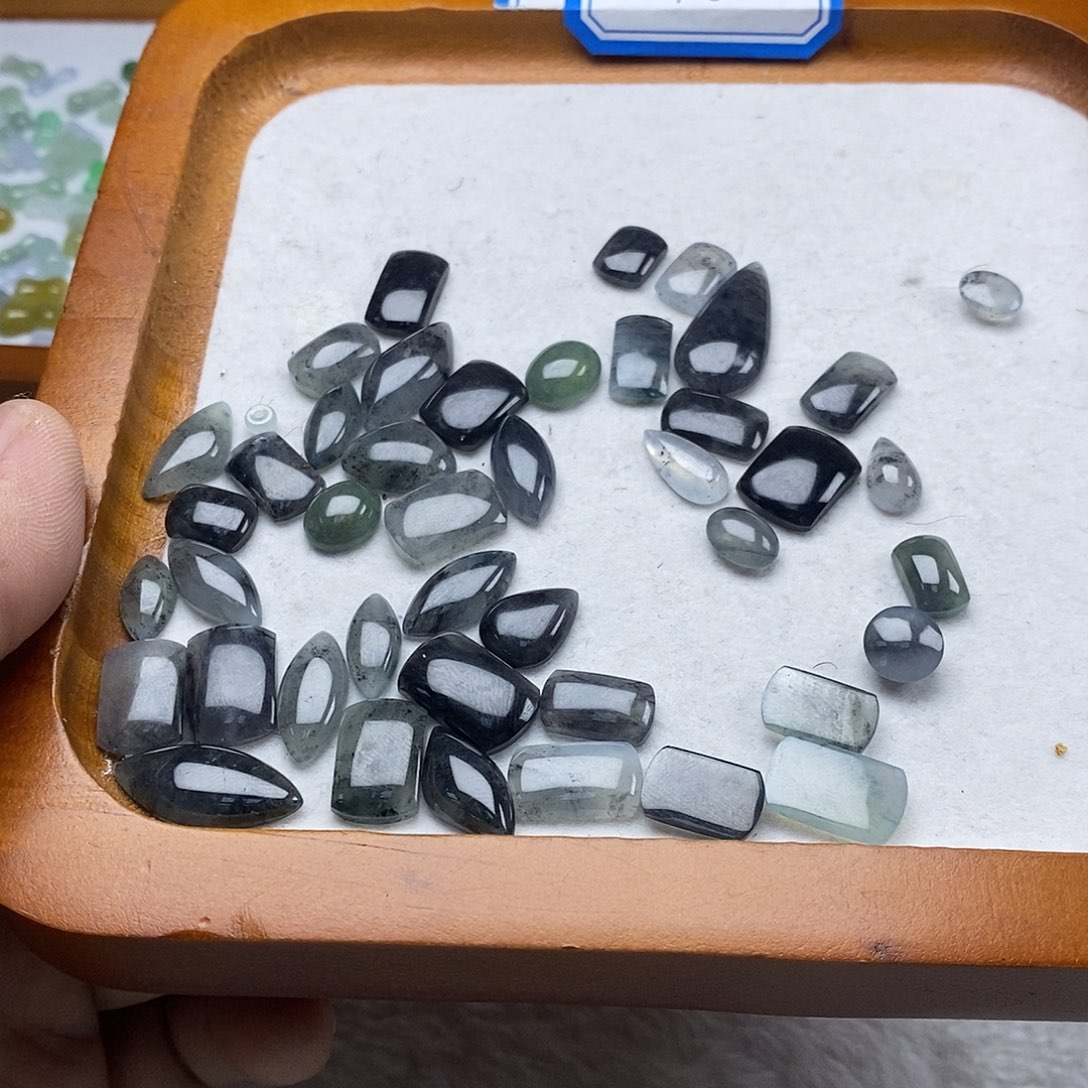 翡翠未镶嵌颈饰乌鸡小冰件任挑