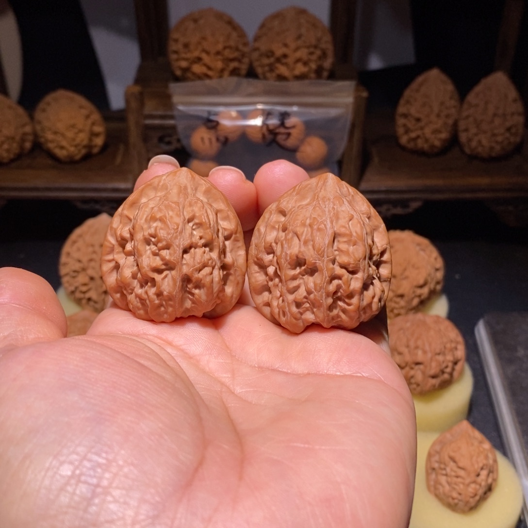 文玩核桃吊坠靠山王36+