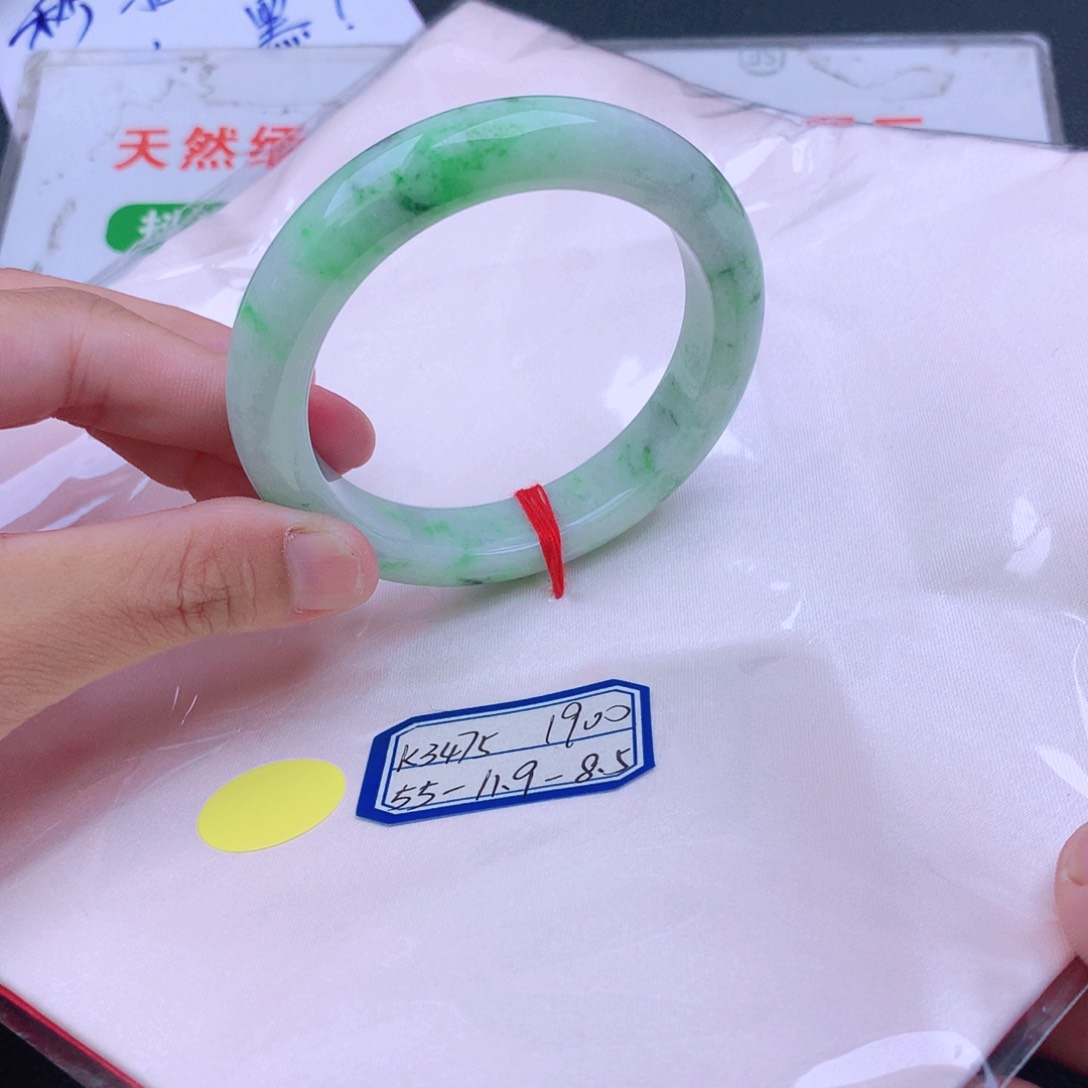 翡翠手镯未镶嵌翡翠