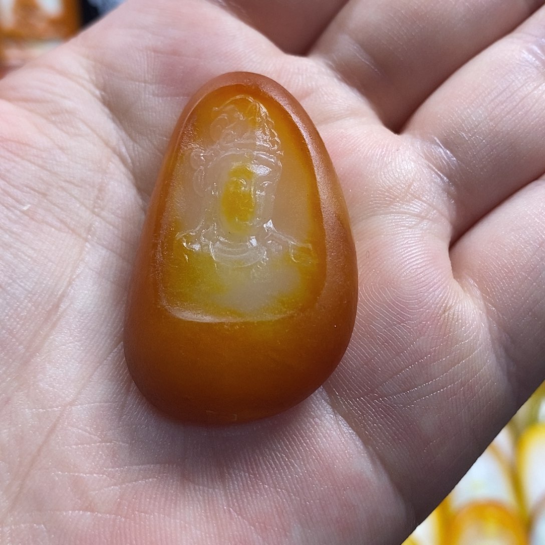 莳***氓和田玉未镶嵌颈饰