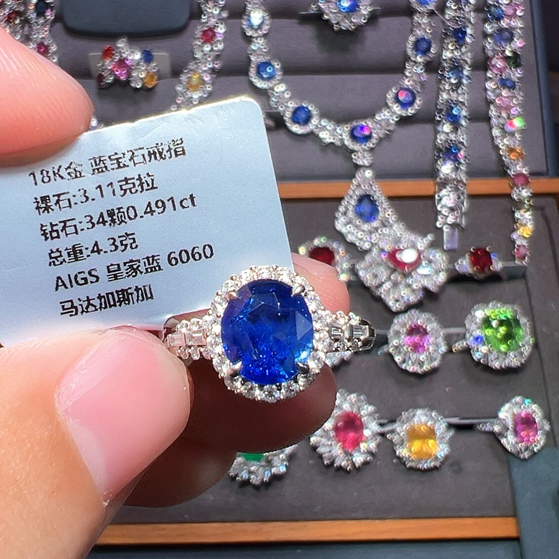蓝宝石戒指18K金镶嵌
