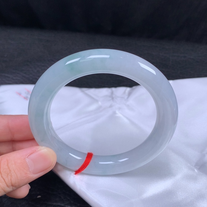 翡翠未镶嵌手镯（圆镯）